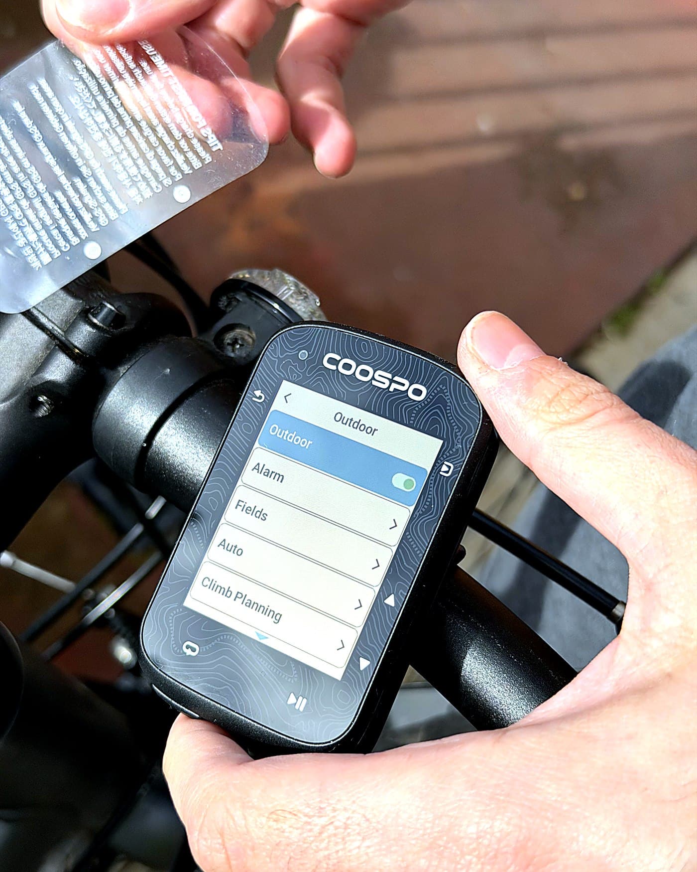 Coospo CS600 settings menu on the 2.4 inch colour touchscreen