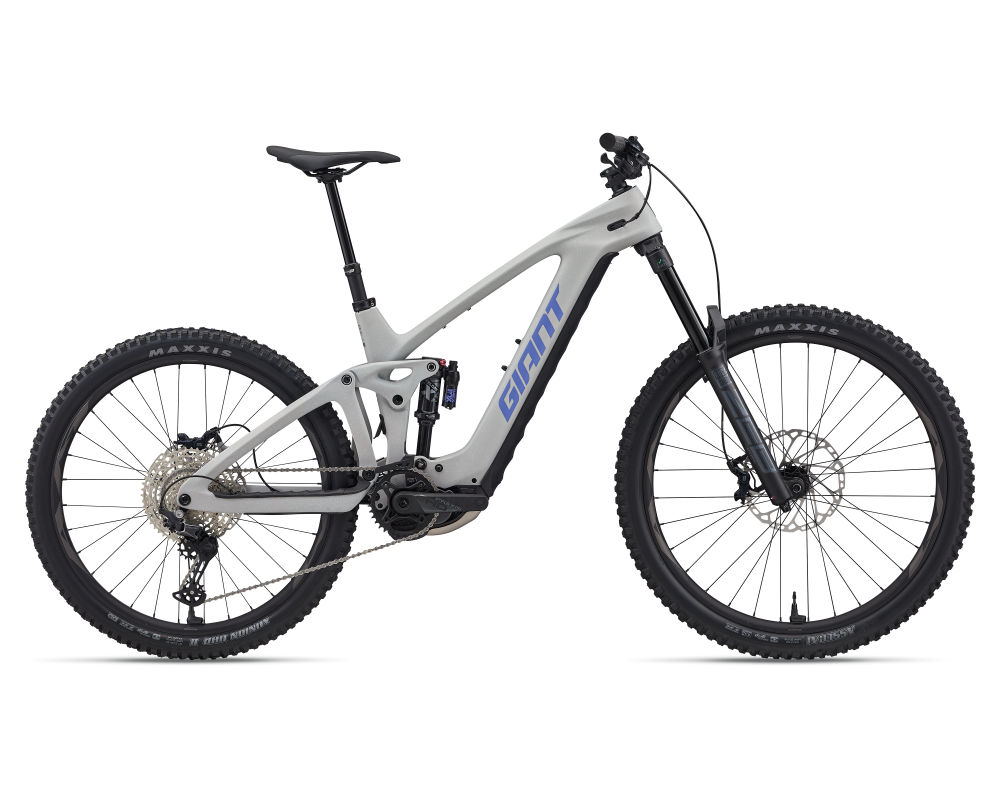 Giant Reign Advanced E plus 2 carbon enduro e-MTB in moon dust, side profile on white background