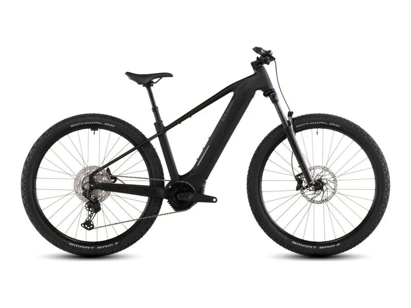 Cube Reaction Hybrid Pro 800, side profile on white background