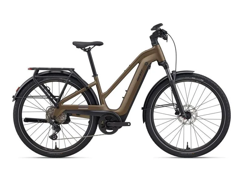 giant Explore E+ 3 Stagger electric bike, side profile on white background