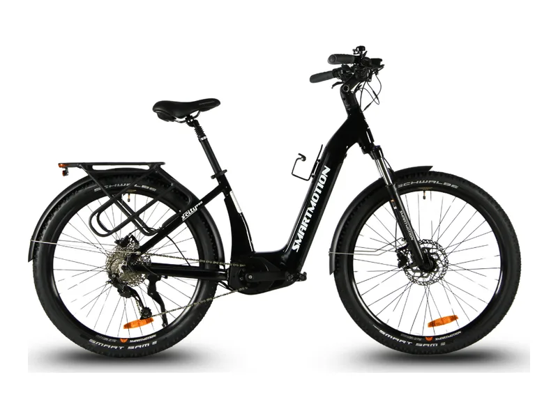 Smartmotion XCity Pro city e-bike in black, side profile on white background